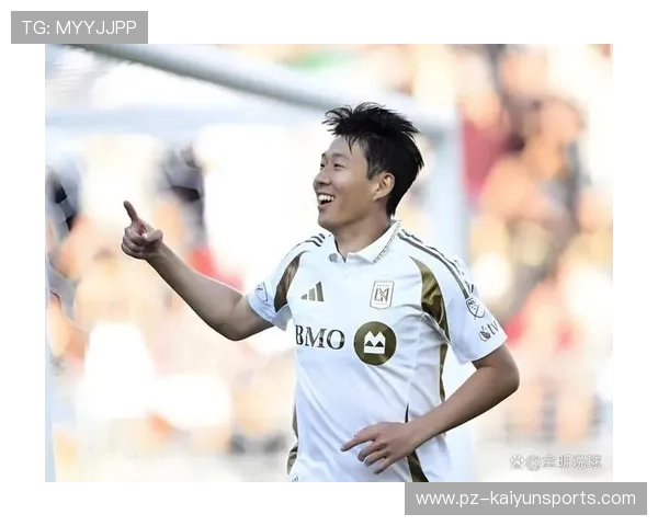 孙兴慜一脚低平横传撕裂禁区，热刺射手完成终结